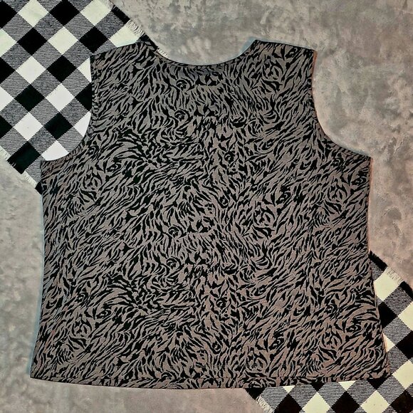 ❄️ 3X | Mr. Max | Animalistic Ruffle Panel Sleeveless Top - Picture 3 of 4